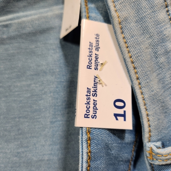 Old Navy Rockstar Super Skinny Jeans - Picture 4 of 4